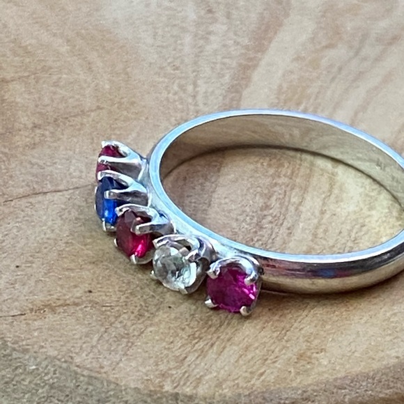 EUC 14k Gold ring diamond, sapphire, ruby & Garnet- 2.2 grams - Picture 10 of 12